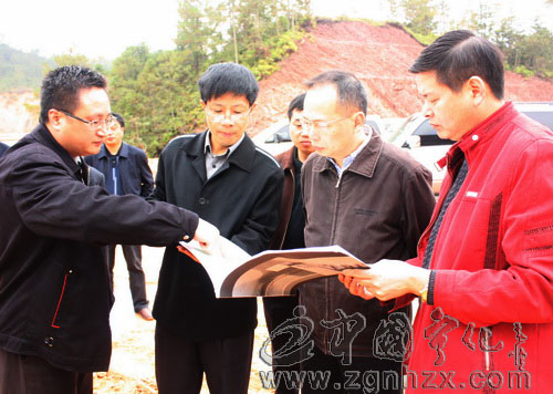 縣委書(shū)記陳忠杰調(diào)研新農(nóng)村建設(shè)