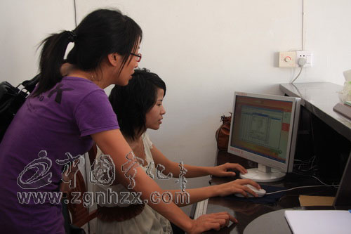 干部受托忙跑腿 村民辦事不出村