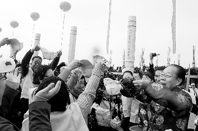 客魂萬里祖地情