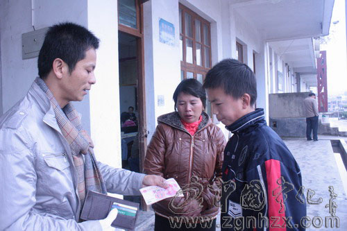 義賣籌款6000元 本網網友情牽貧困學子