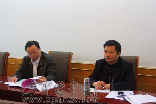 楊永生就十二五規劃到縣人大征求意見和建議