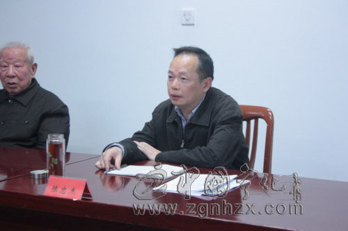 陳忠杰就“十二五”規劃向縣級老領導征求意見