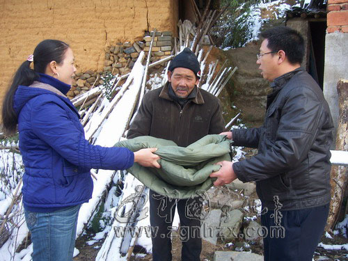 寧化500床棉被幫助困難群眾御寒保暖