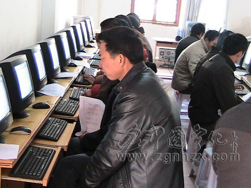 泉上鎮(zhèn)46名“村官”學(xué)電腦