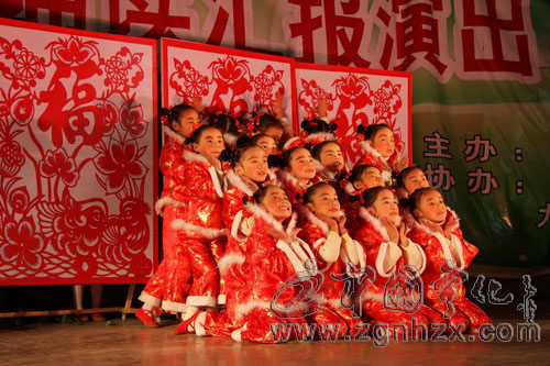 誦讀中華經典 書香溢滿翠園