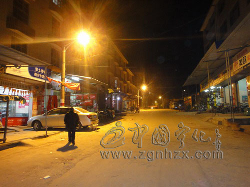 淮土67盞路燈點(diǎn)亮百姓幸福生活