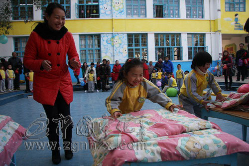 實驗幼兒園舉辦迎新年親子游園活動