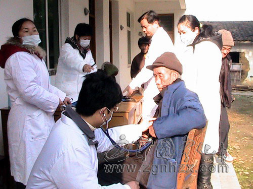 泉上鎮(zhèn)敬老院老人接受免費(fèi)健康體檢