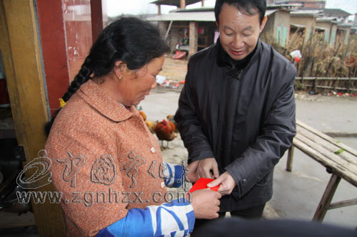 省煙草公司揭柏林來(lái)寧走訪慰問(wèn)困難煙農(nóng)