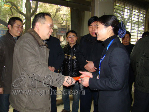 陳忠杰看望慰問春節(jié)堅守崗位的干部職工