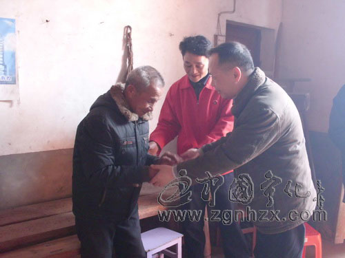 陳忠杰與淮土鄉(xiāng)基層干群共度春節(jié)