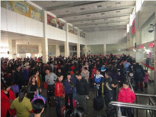 寧化春運迎來首個返程高峰 日輸送旅客2萬