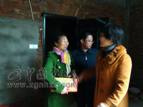 寧化計生局給困難二女戶送溫暖