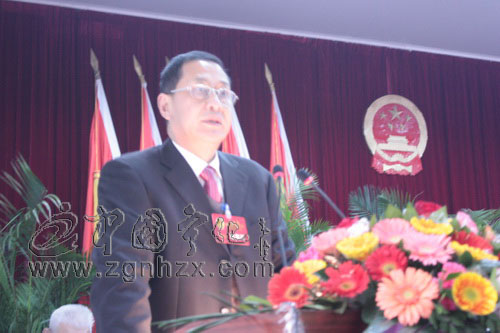 縣十五屆人大第五次會議舉行第二次全體會議