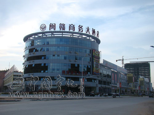 “政府工作報(bào)告”解讀之三：旅游、商貿(mào)引領(lǐng)消費(fèi)