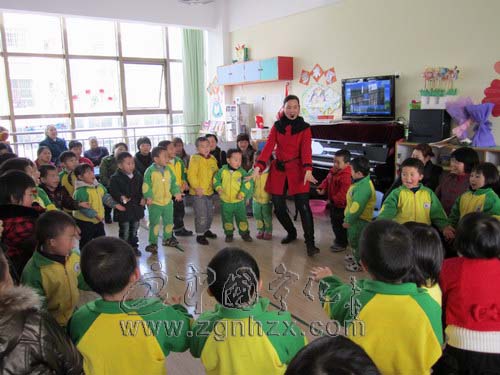 三八婦女節，城東幼兒園教孩子感恩