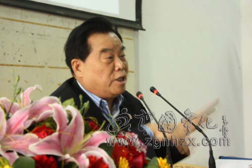 航天功勛黃春平在寧講授《人類與航天》