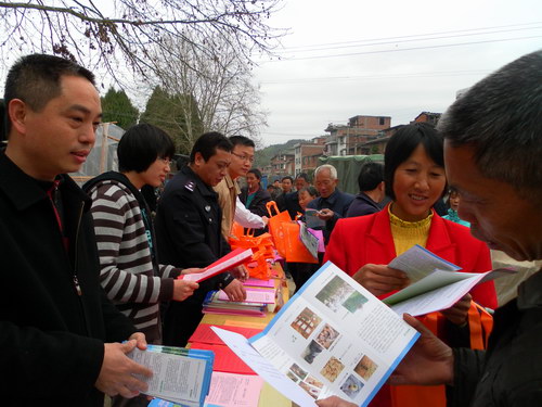 曹坊鄉開展“三八”維權周活動