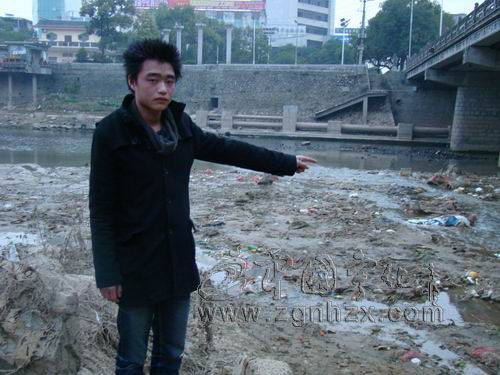 好兵張仁鎮(zhèn) 勇救落水兩青年