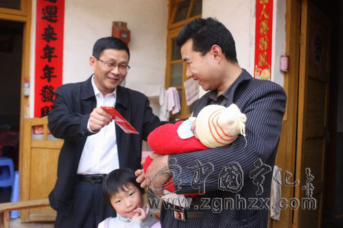 城南鄉提高獎扶力度 溫情回訪見成效