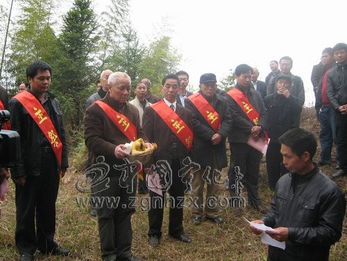 張氏后裔祭祀明代狀元張顯宗