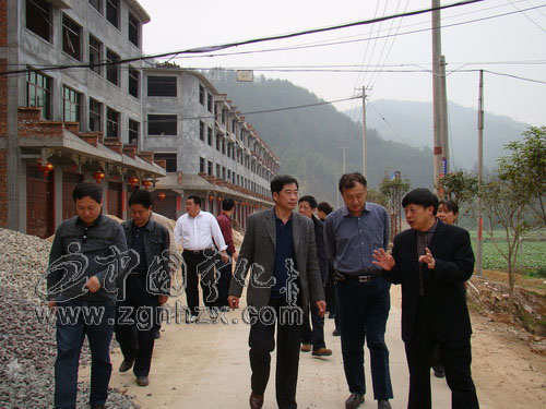 省政協(xié)蒞寧調(diào)研少數(shù)民族鄉(xiāng)村干部隊伍建設(shè)