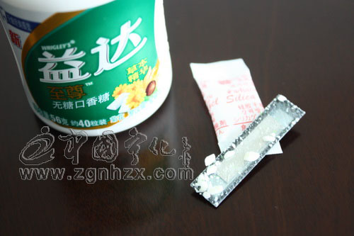 益達(dá)口香糖瓶?jī)?nèi)現(xiàn)異物，懵了