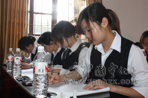 翠江鎮(zhèn)對(duì)個(gè)體初級(jí)營業(yè)員進(jìn)行技能培訓(xùn)