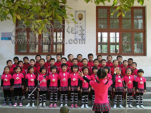 濟村中心學校舉辦“黨在我心中”歌詠比賽