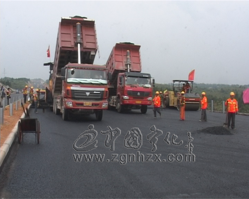 永寧高速公路500多名建設者“五一”堅守崗位