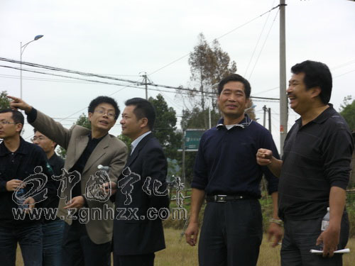 楊永生到城南供銷加油站現場辦公