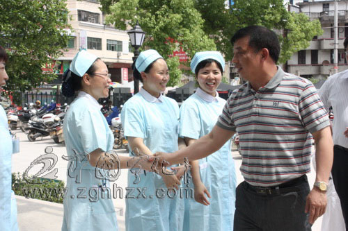 紀念第100個護士節 縣領導看望慰問一線護士