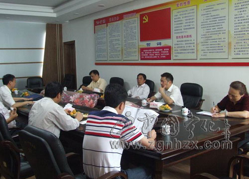 巫福生到縣青少年校外活動中心調研