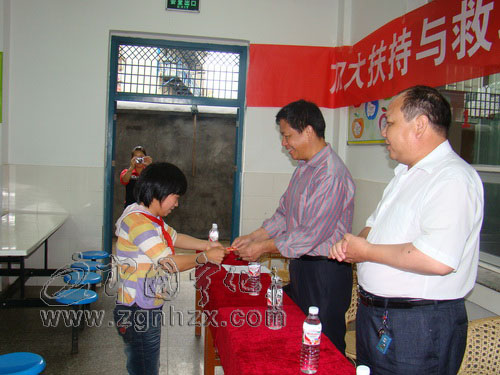 助殘日將至  愛心送給特校師生