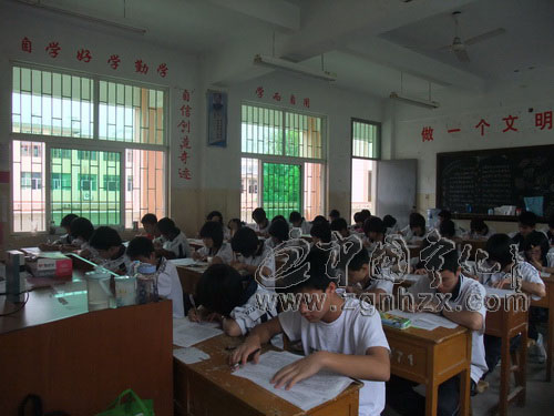 寧化六中319名學生試行誠信考試