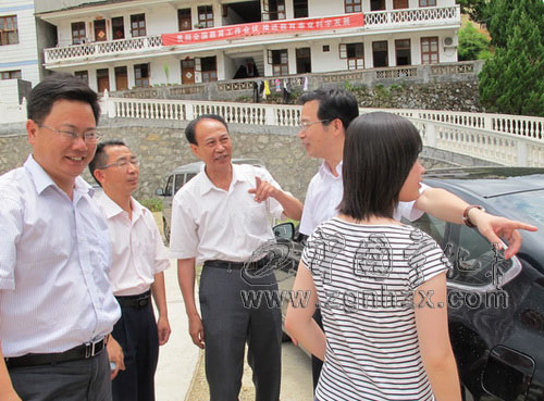 廈門海滄中學向寧化民族學校捐贈實驗儀器