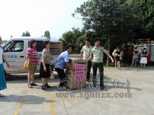 寧化婦聯(lián)組織女企業(yè)家開展“八一”慰問活動(dòng)