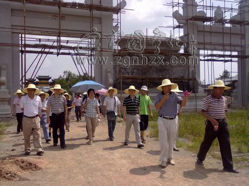 市旅游客源市場(chǎng)分析會(huì)議代表來(lái)寧考察旅游建設(shè)項(xiàng)目