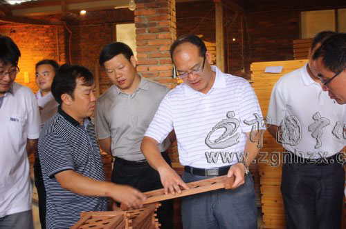 縣委書記肖長根調研部分重點工業企業