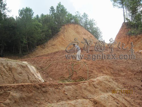 水茜鄉(xiāng)搗毀一非法開采稀土礦點