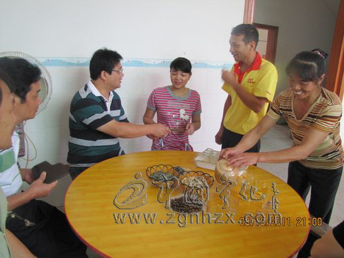 湖村鎮獎勵“二女戶”子女上大學