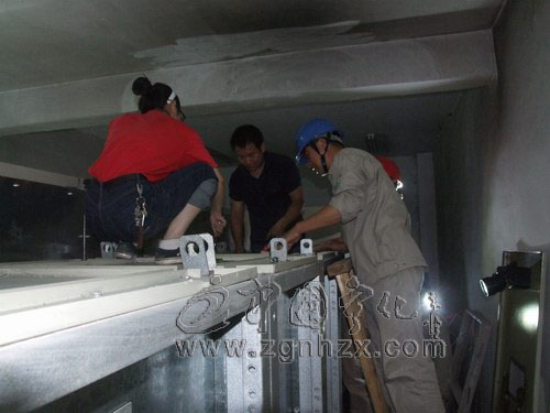 寧化供電公司全力搶修永輝超市變電設備