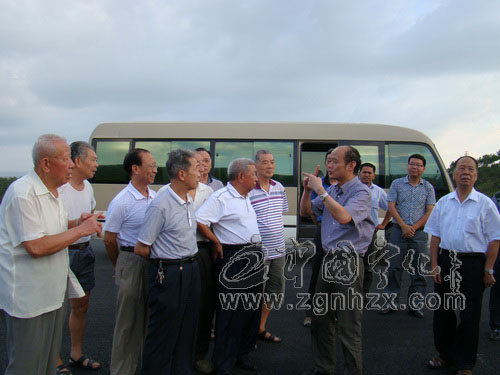 寧化部分離退休老干部考察永寧高速公路