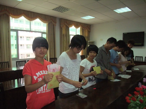 行洛坑鎢礦、寧化六中校友熱心資助貧困大學(xué)生