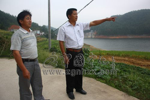 張德程：“賣”給移民的村主任