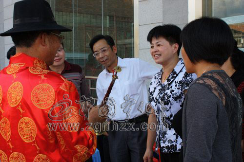 林翠玲檢查指導祭祖大典民俗表演準備工作