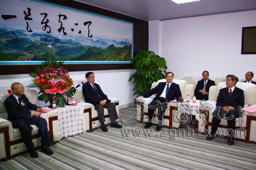 省市縣領(lǐng)導(dǎo)會見海內(nèi)外客屬社團代表