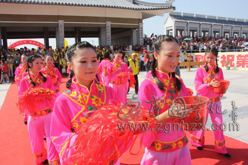 禮儀小姐祭祖大典展風采