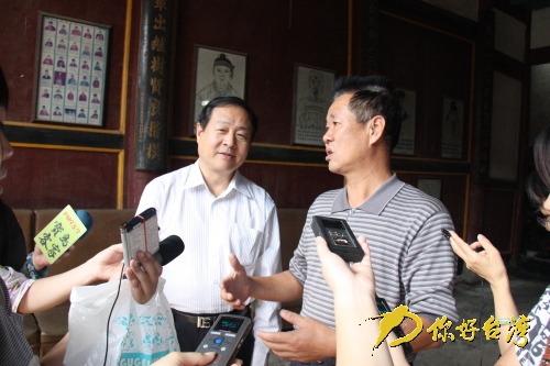 兩岸媒體追尋客家遷徙路團隊參觀巫羅俊祠堂