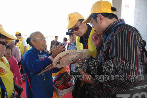 八旬“繡娘”連續十余載參加祭祖大典